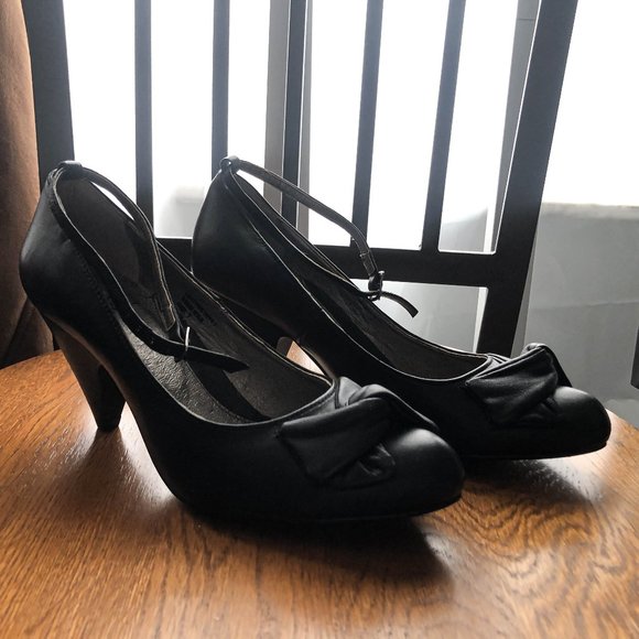 Very Volatile Womens Size 7 Pump Platform Heels Shoes - Picture 2 of 6